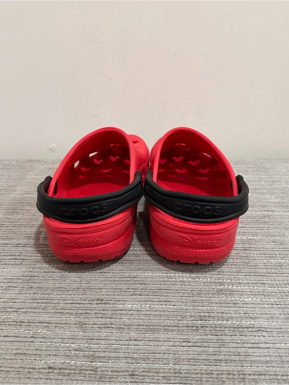 Crocs Classic Disney Mickey Mouse Clogs Red Black Strap Men 10-11 Women 12-14 XL